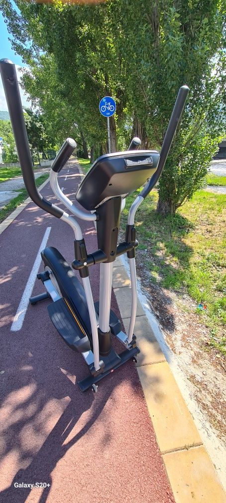 Немско Елиптичният велосипед NordicTrack Strider 450