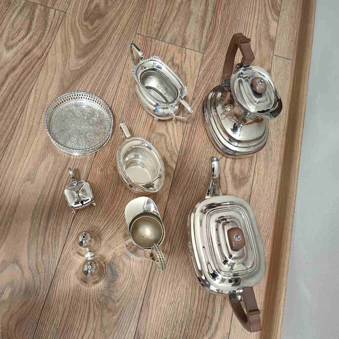 Красив антикварен к-т производство на Roberts & Belk Ltd и Viners