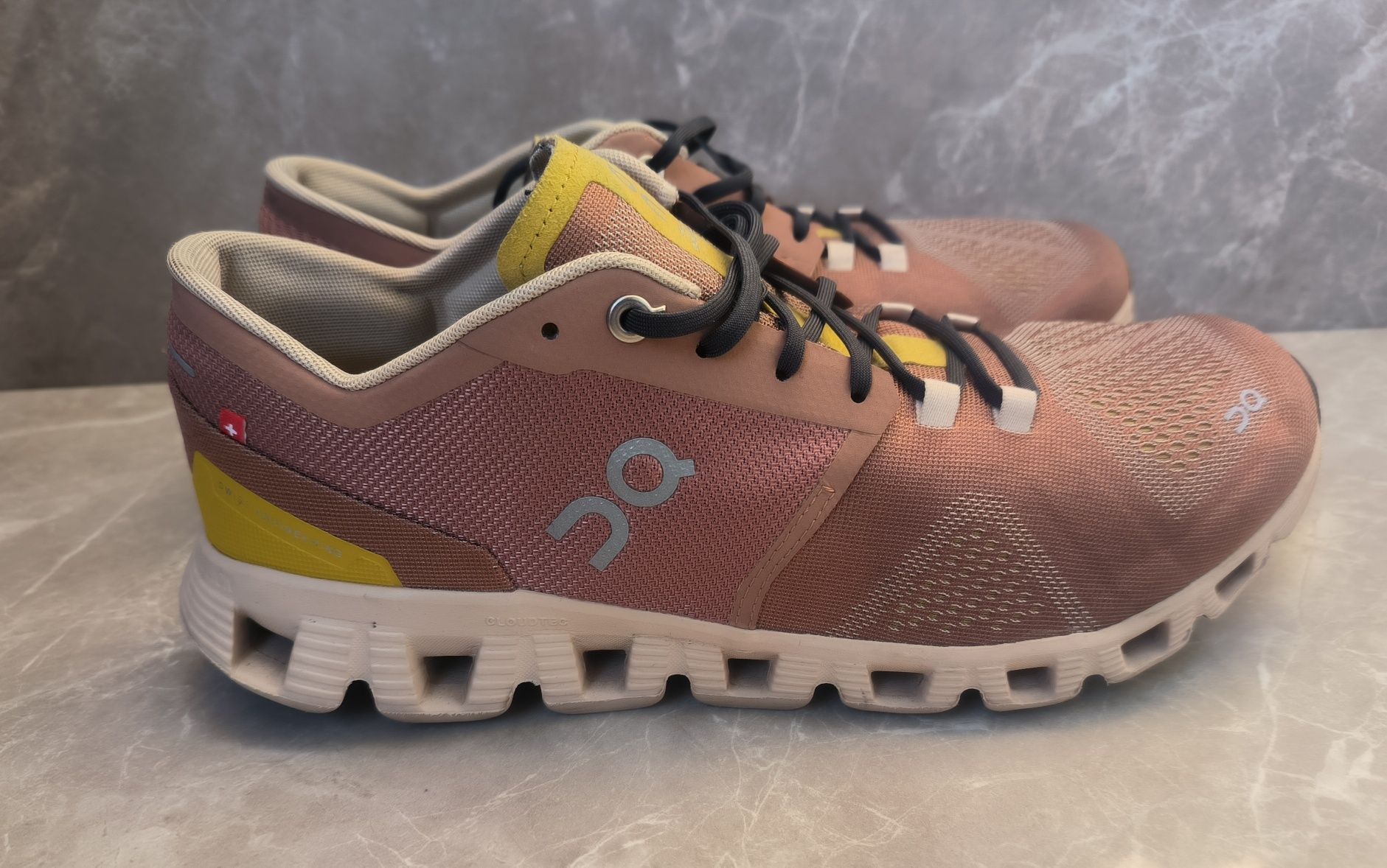 On Cloud Running номер 43