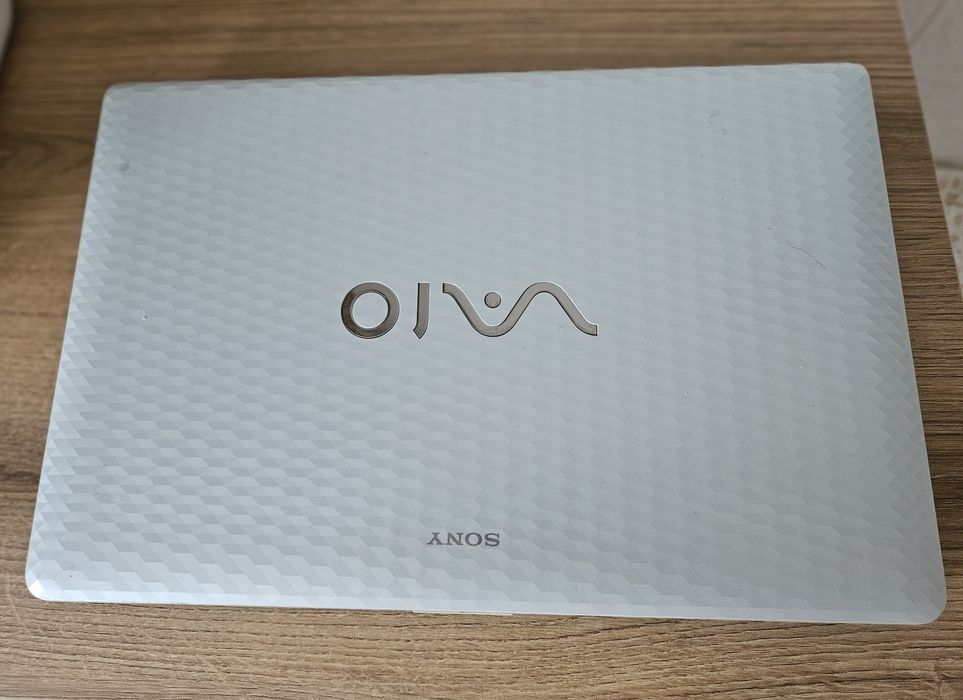 Sony VAIO VPCEH 15.6" Intel Core i3-2330M, 2.20 GHz