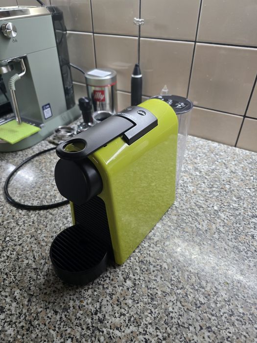 Esspresor Nesspreso Esenzza Mini