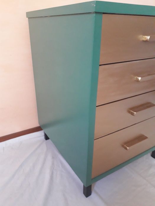 2 Comode cu 4 sertare