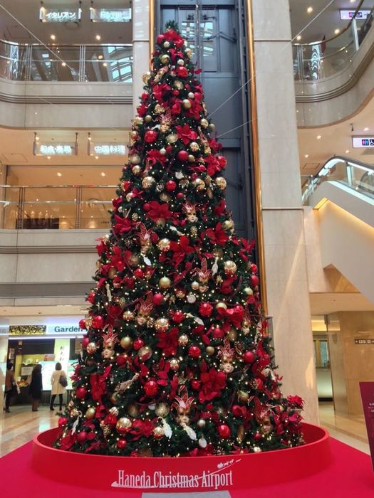 Аренда новогоднего декора и ёлок