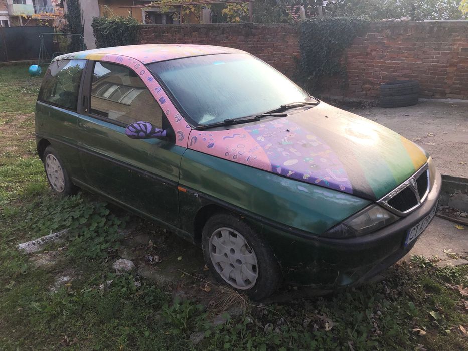 Lancia Y цяла или на части