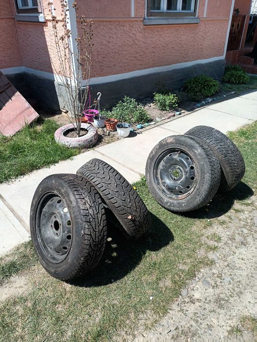 Vand 4 anvelope cu geanta 185/65 R15 M+S