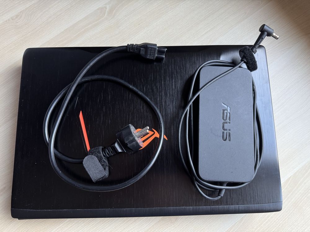 Геймърски лаптоп ASUS ROG GL553VE