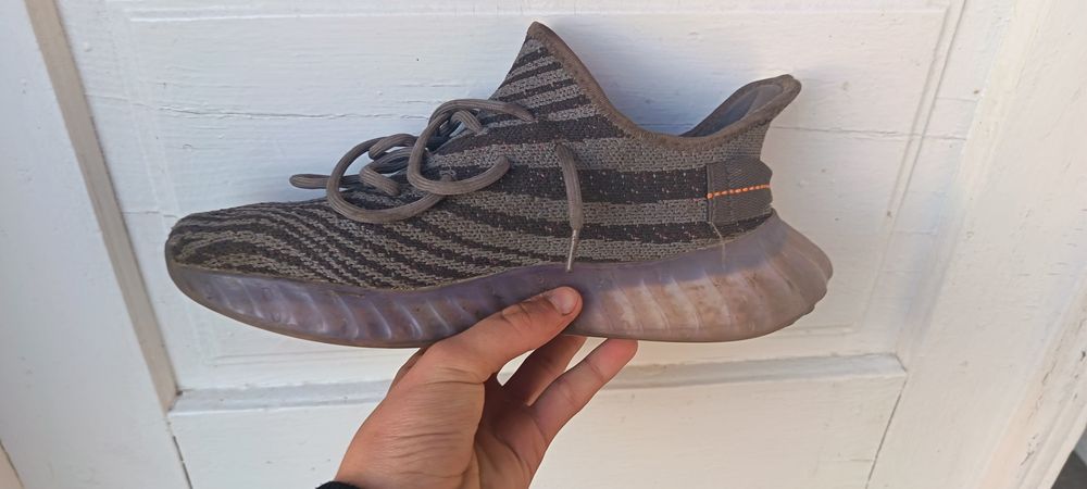 Vând yezzy sply 350