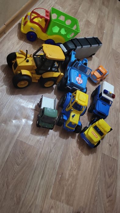 Продам машинки ..