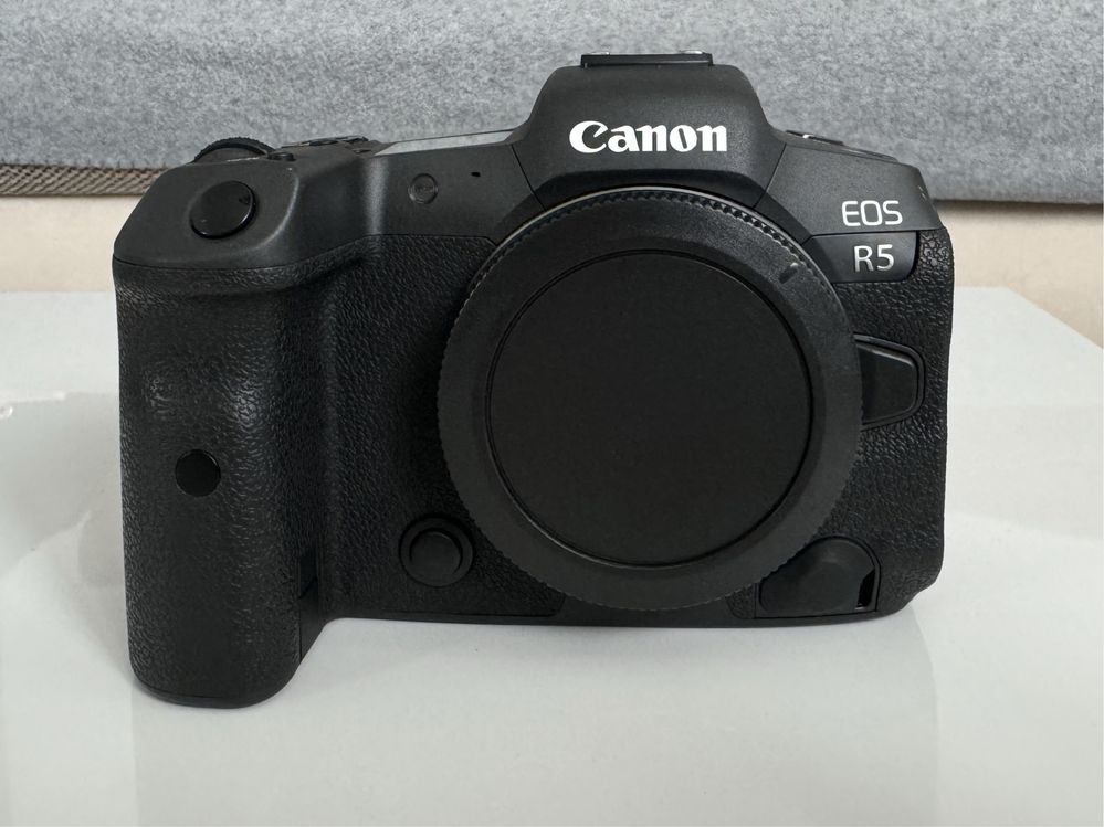 Canon EOS R5 Full-Frame 8K Body