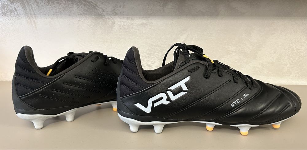 Футболни обувки(бутонки)