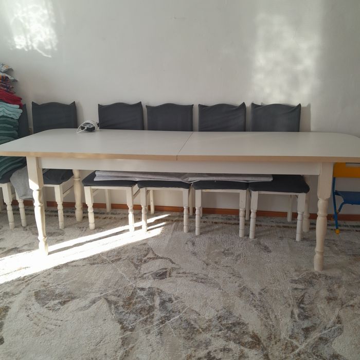 Стол для гостиной.