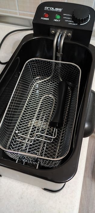 Фритюрница Proliss PRO-2270 серебристый-черный