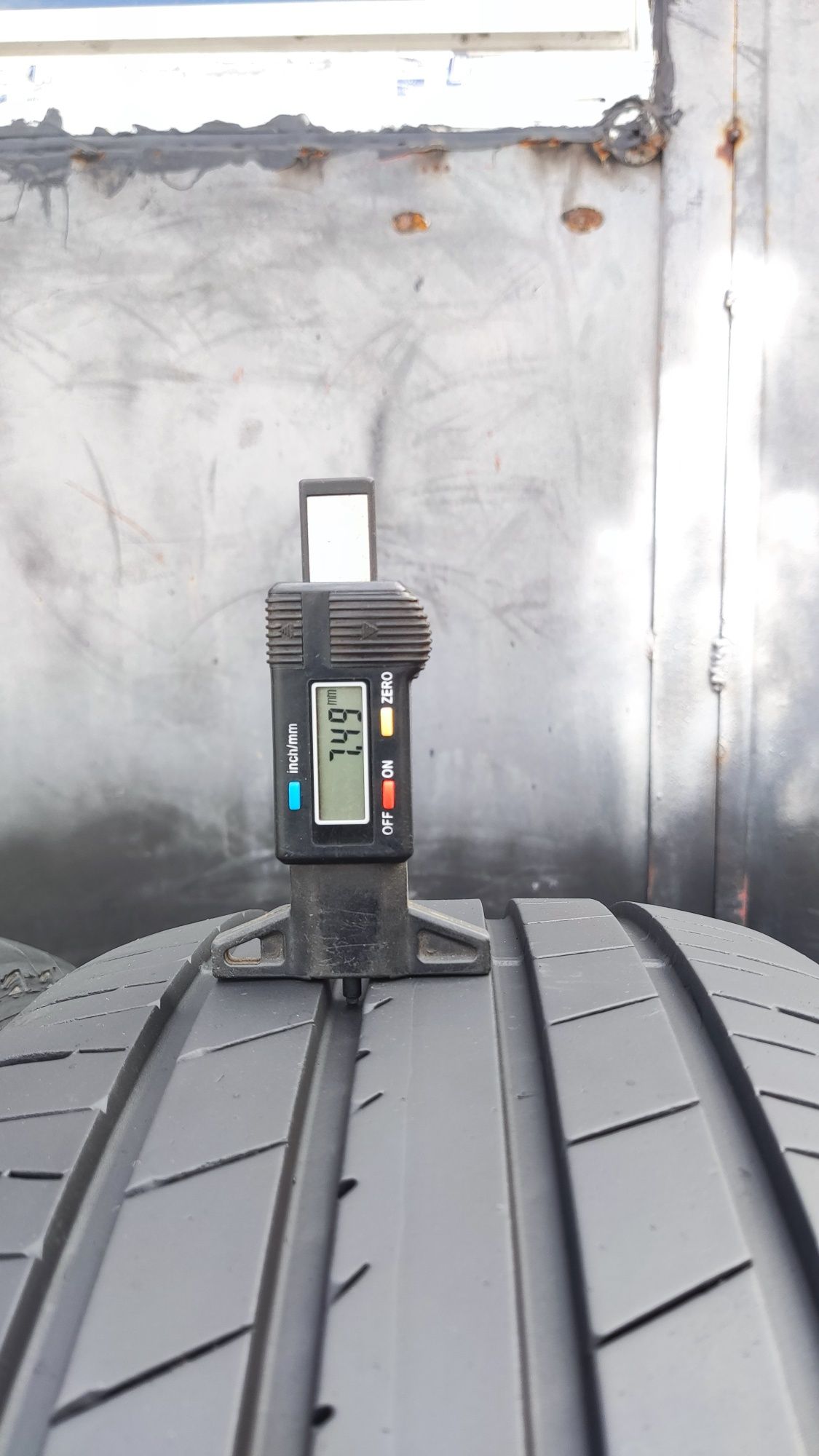 4бр. летни гуми 225/45/19 Bridgestone Turanza T005
dot22
7.4mm
Много д