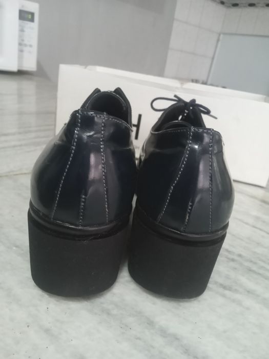 Продаются лаковые туфли