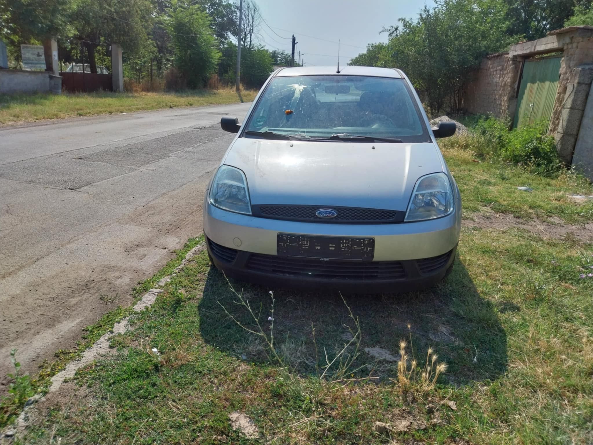 Форд фиеста 1.3 с теглич