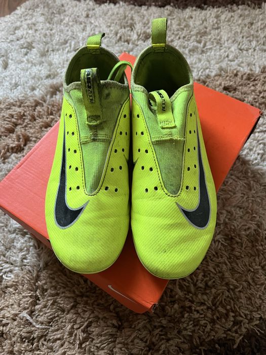 Футболни бутонки найк