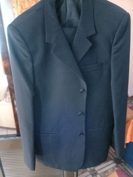 Costum bărbați noi nepurtate 2buc.