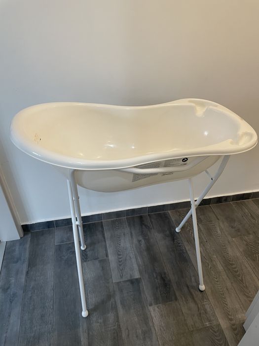 Вана за къпане на бебе със стойка