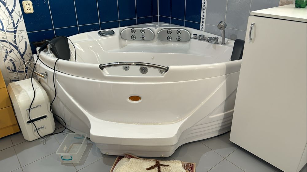 Продается джакузи большой