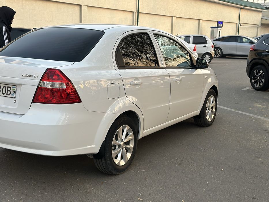 Nexia 3 sotiladi 2020 yil tozza kiraska 54000 km