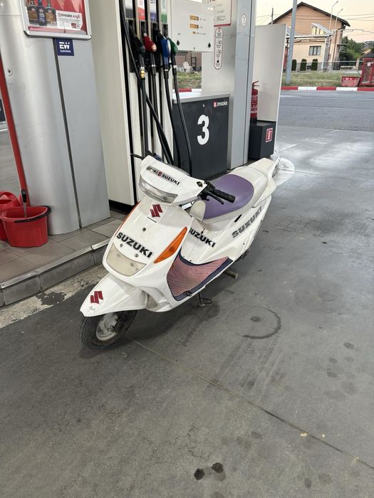 Скутер Suzuki 50 кубика