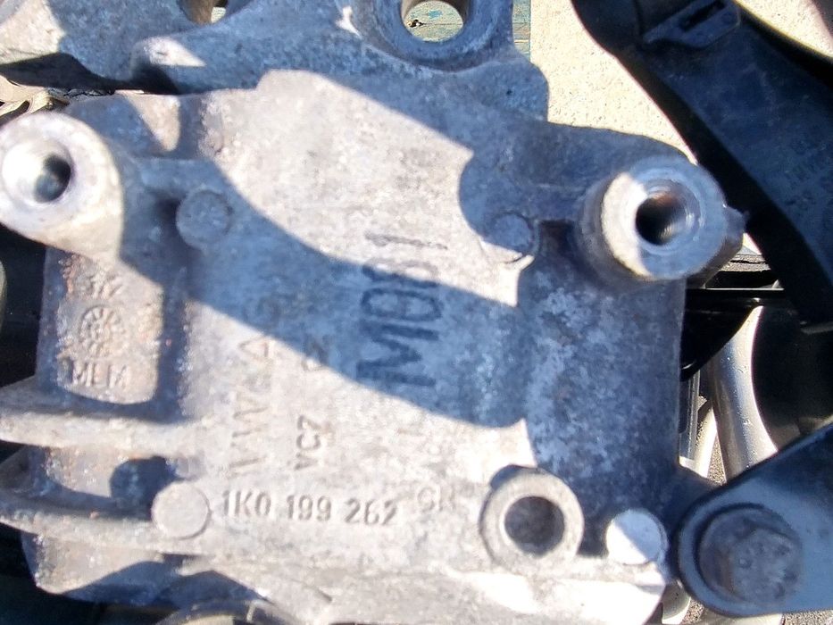 Tampon motor Volkswagen Passat CC (358) Facelift [Fabr 2012-2016] 1K01