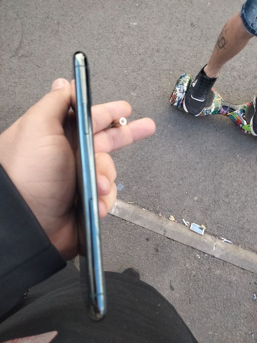 Vând iPhone 11 pro impecabil de 64 gb