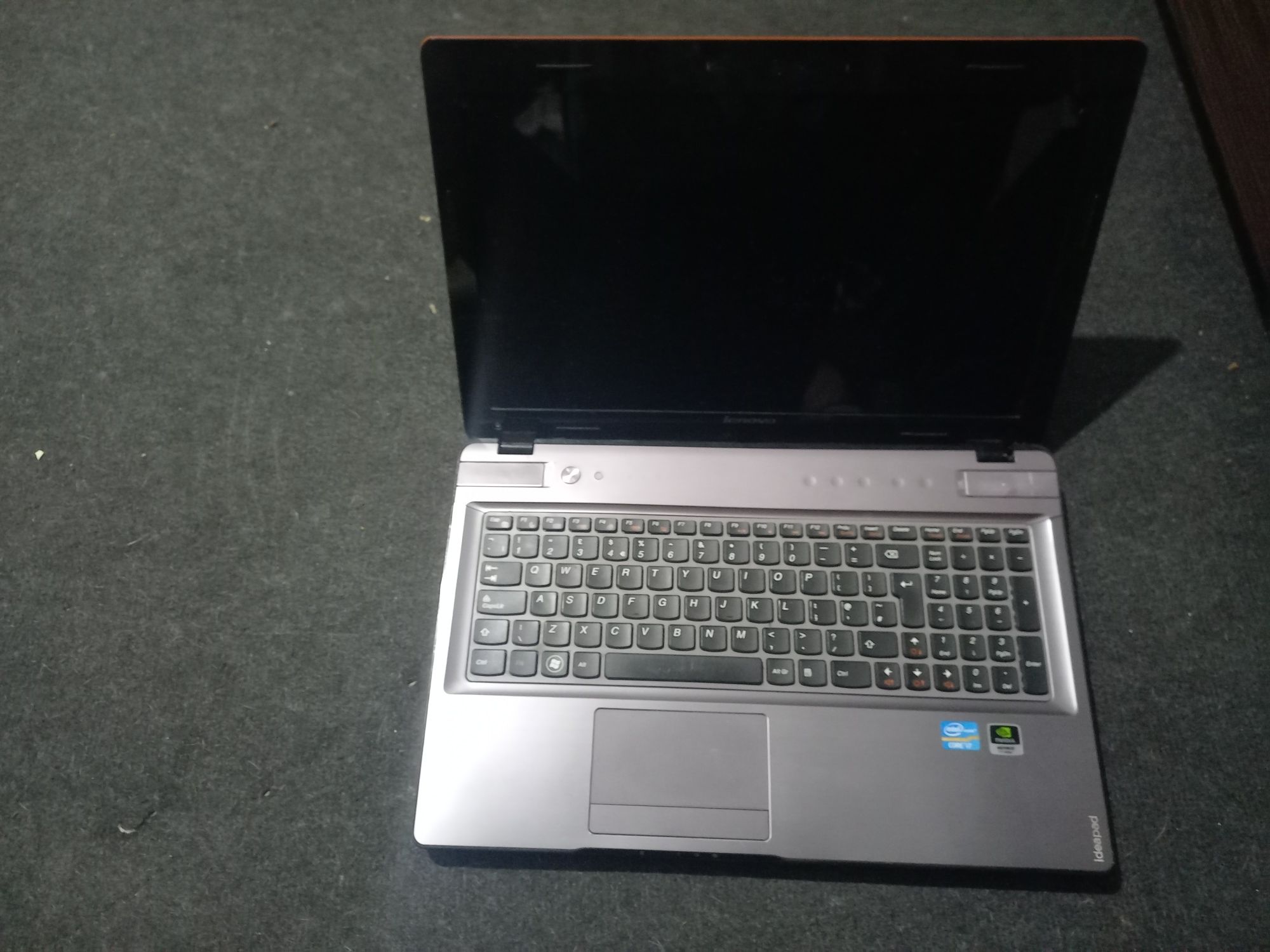 Dezmembrez Lenovo Y570