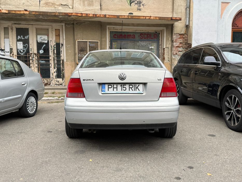 VW Bora Sedan 1.6 benzina – avariată, motor excelent, 1000 EUR
