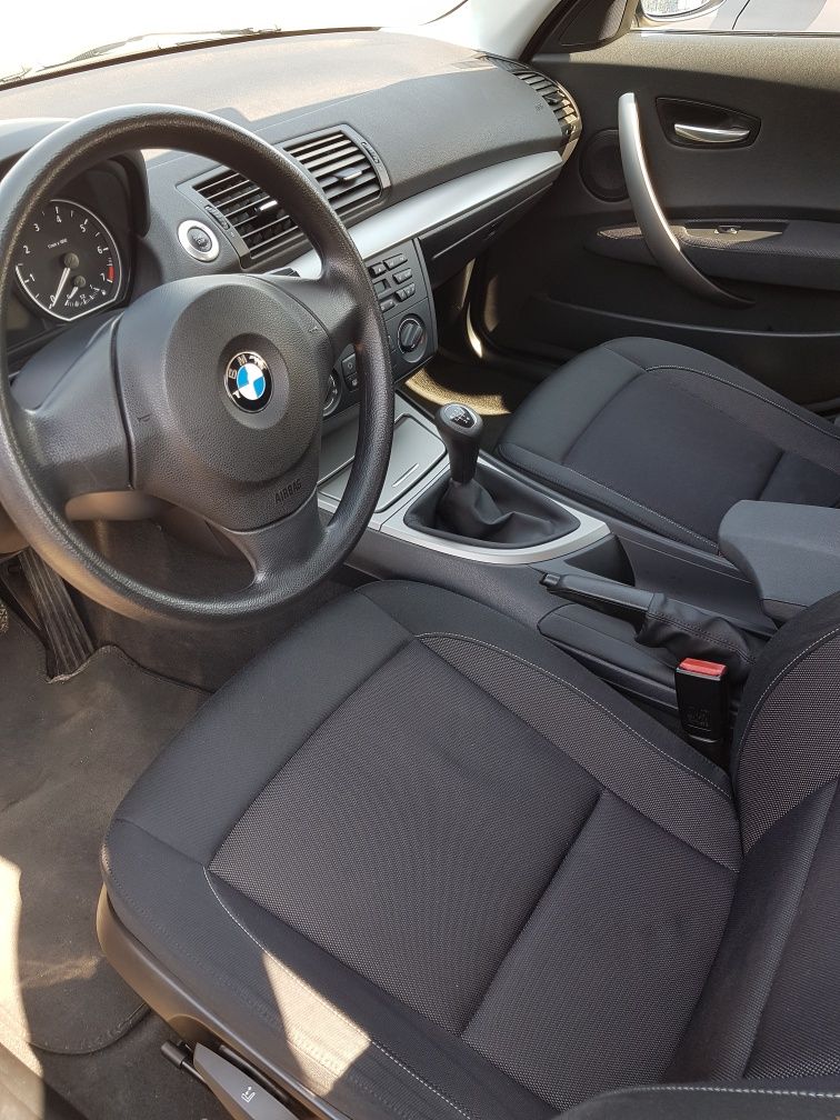 Vând BMW SERIA 1,118i