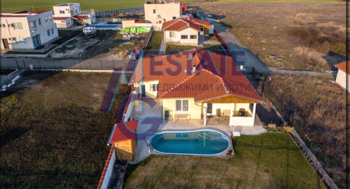 Продава модерна двуетажна къща с 3 спални - в гр. Каблешково, обл.