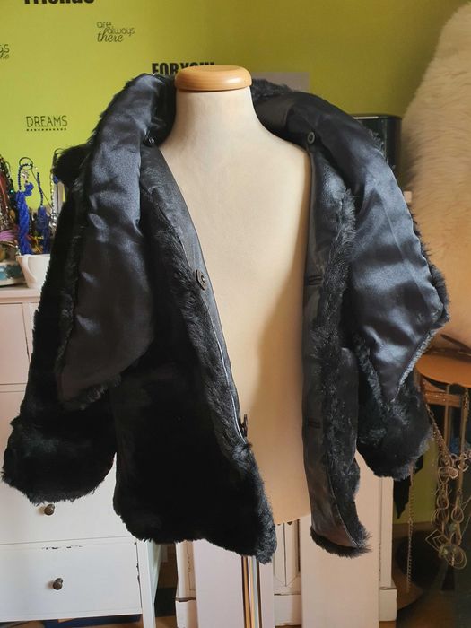 Haina cu doua fete blanita si piele fete vârsta 3-4 ani