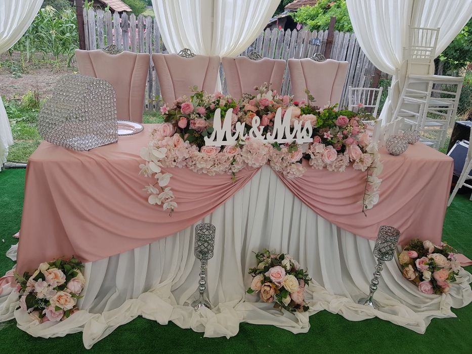 Inchiriez cort corturi pentru evenimente