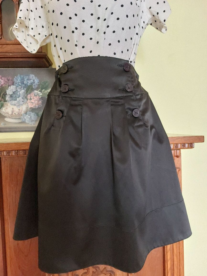 Fusta minunata din satin, design deosebit