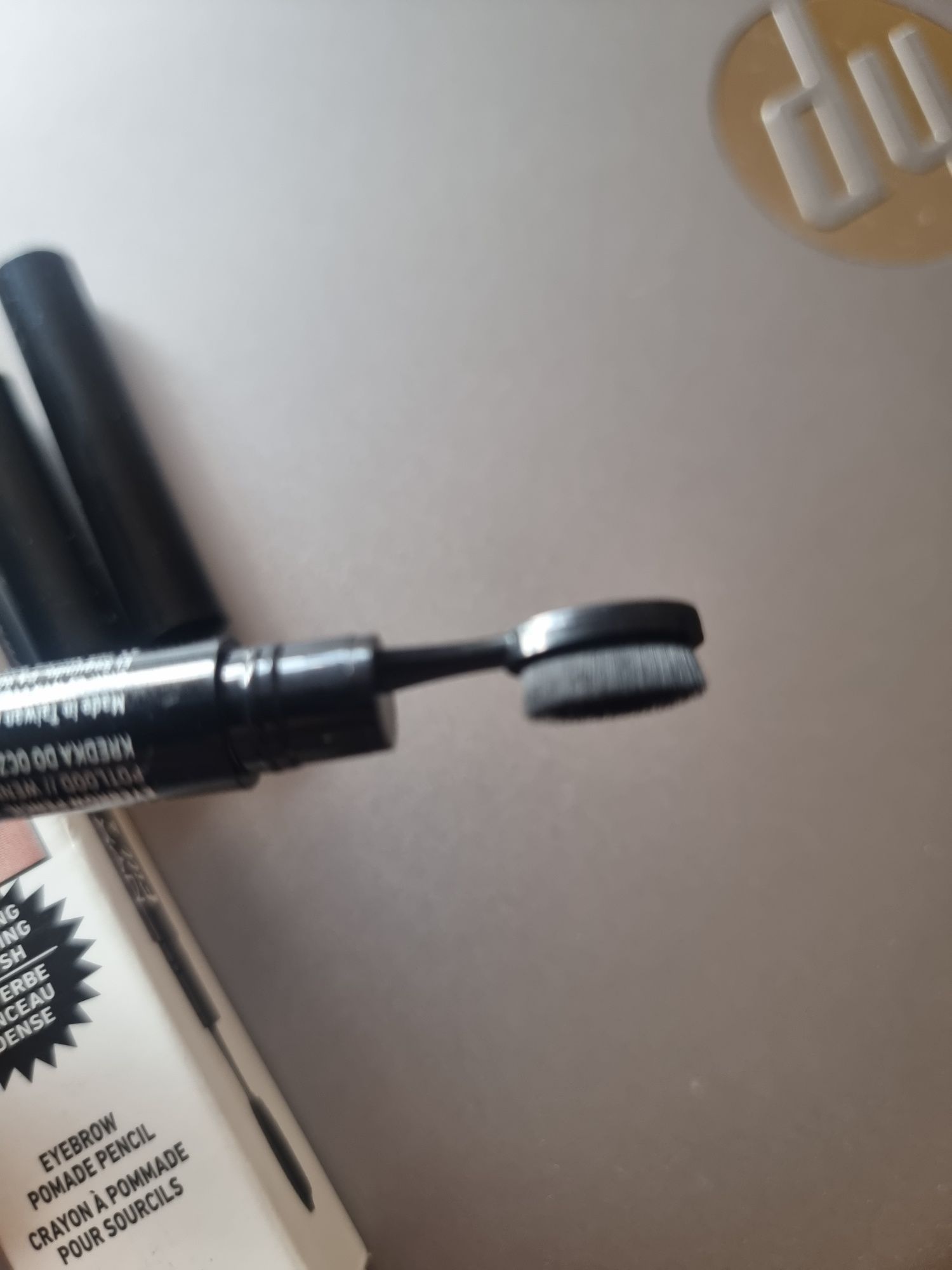 Creion sprancene NYX Professional Makeup Fill & Fluff