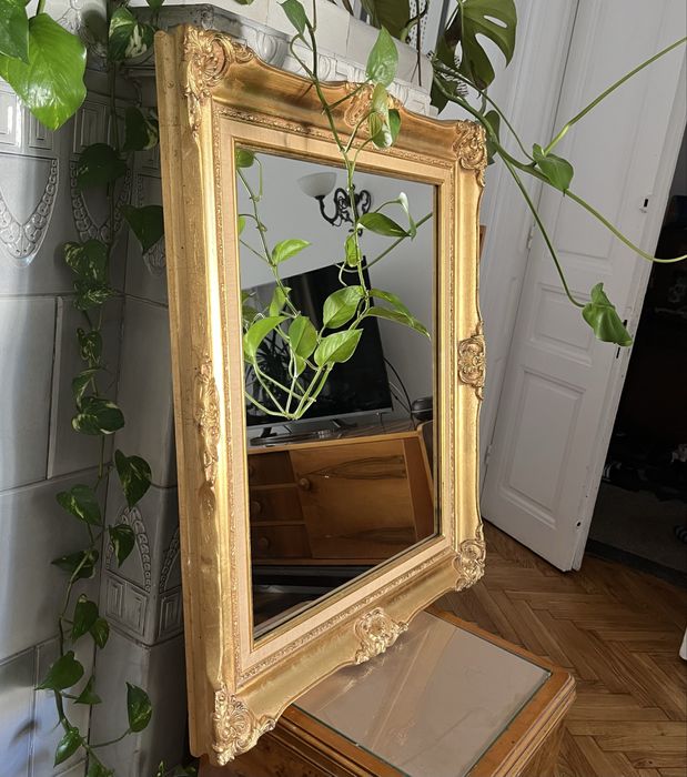 Oglinda mare cu rama masiva din lemn