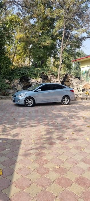 Hyundai Accent год выпуска 2011 год