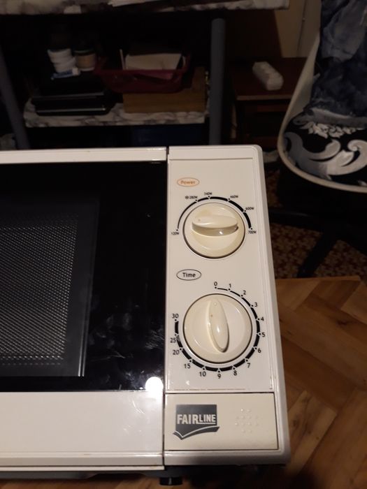 Vand cuptor cu microunde  170 lei
