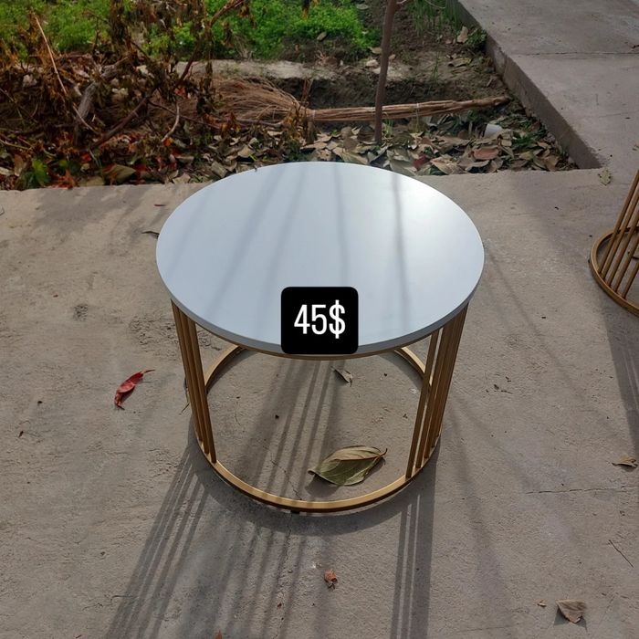 Jurnalniy stol (jurnal, kofe, chaq chuq, gullar, va,x)