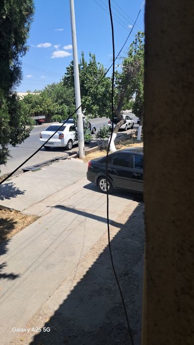 Ховли сотилади ташкенси светафор олдида