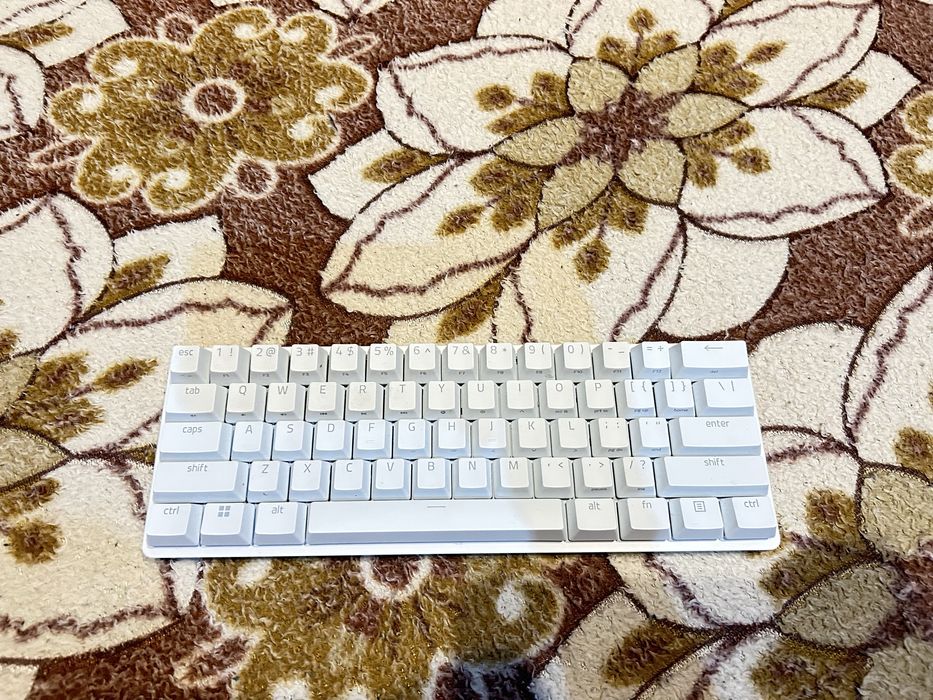 Продавам Razer huntsman mini white