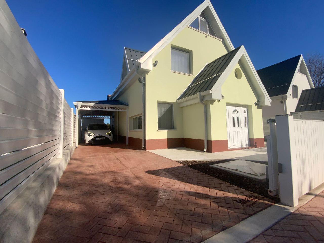 Продава се Къща в Добрич, в.з. Лозята - 140 кв.м за 2500 €/кв.м - Снимка #19