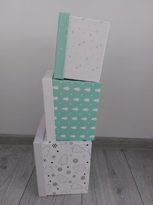 Vand 3 cutii carton motive Craciun