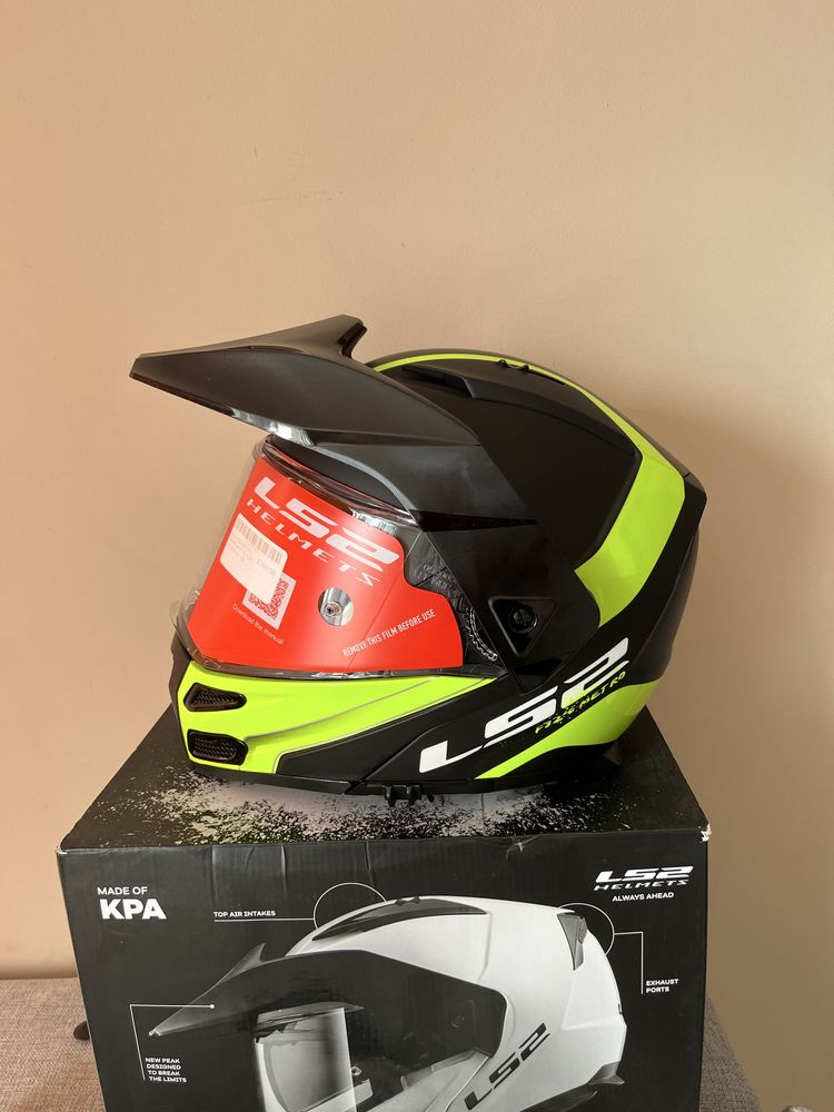 Чисто нова каска LS2 Metro Rapid FF324