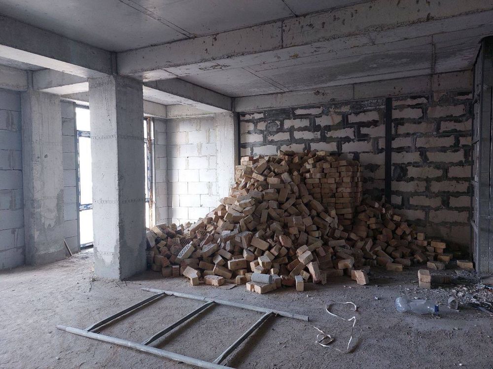 Срочно. Яккасарайский район. Продается 3х ком квартира. 118м2. Коробка