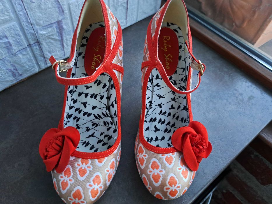 дамски обувки на токче Ruby Shoo номер39,Нови!