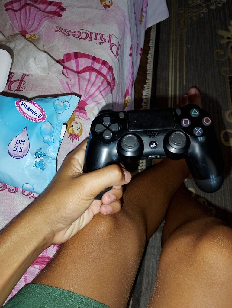 Джойстик за PS4 отлично състояние