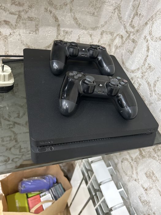 Playstation 4 Slim 500gb (2 джойстика в подарок)