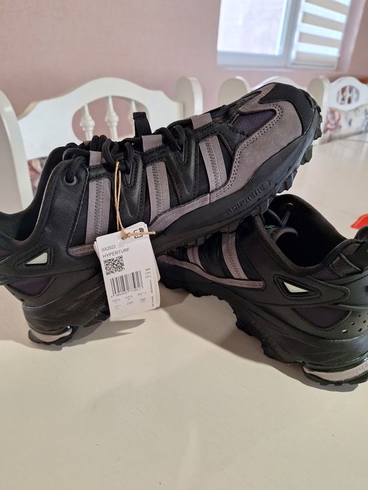 Adidași noi cu eticheta