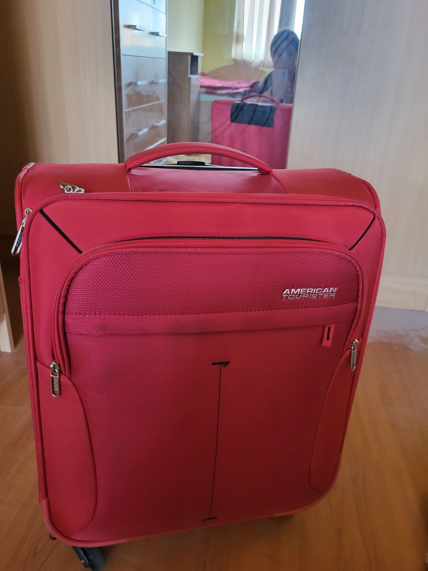 Куфар Аmerican tourister